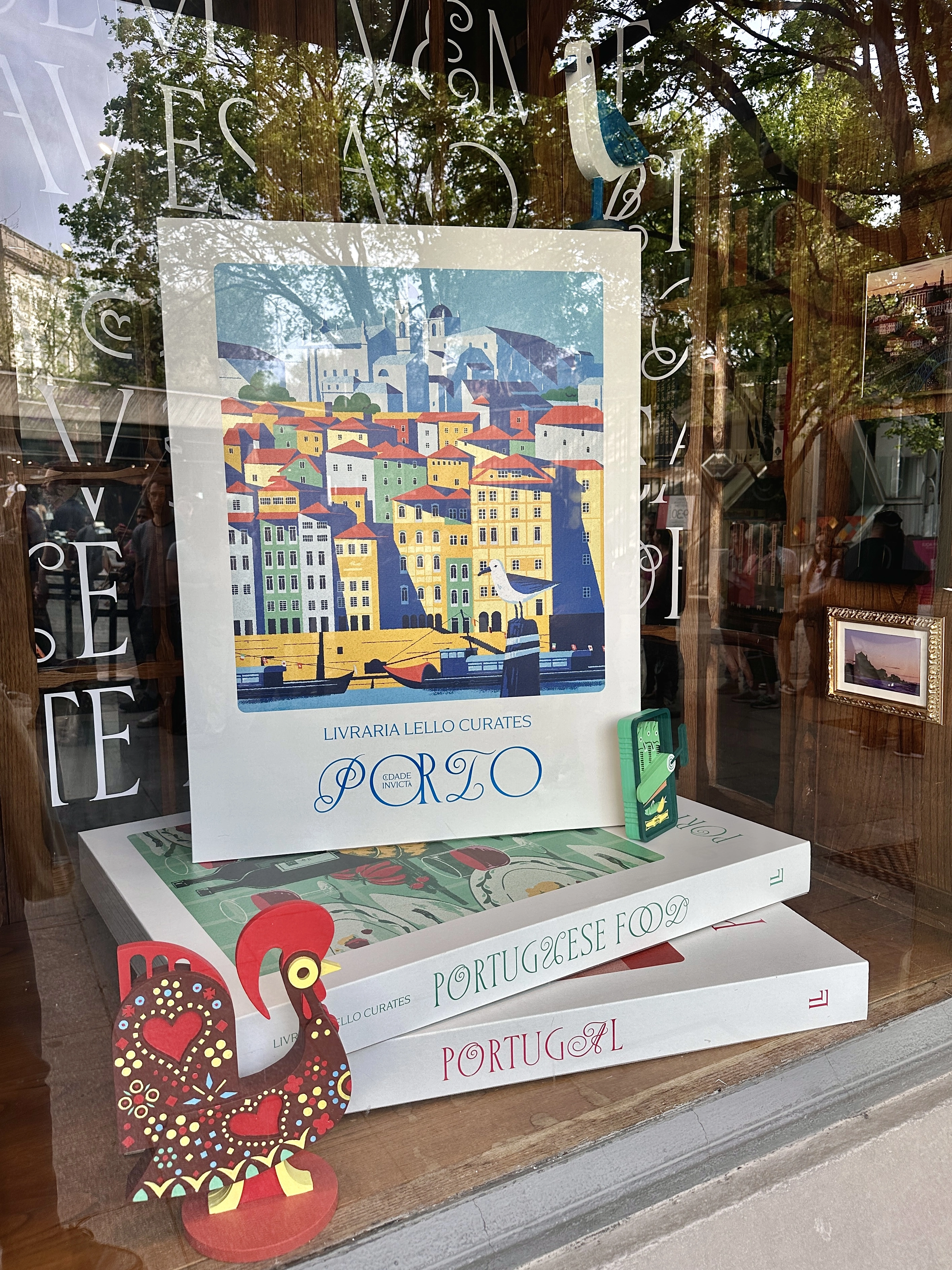 As novas montras da Livraria Lello